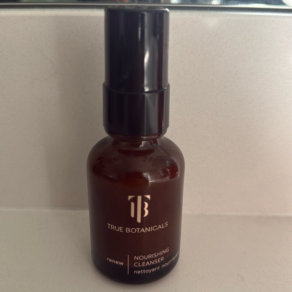 True Botanicals Nourishing Cleanser. 1fl